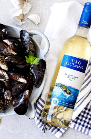 TWO OCEANS SAUVIGNON BLANC WHITE WINE